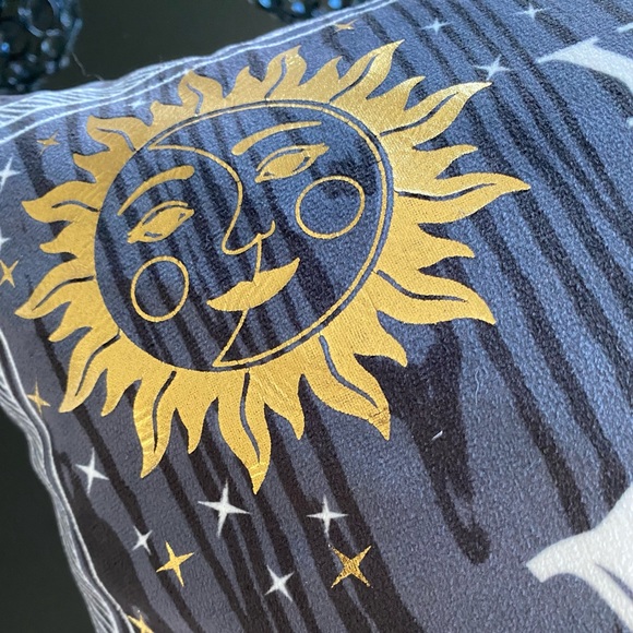 Ouija cushion like new - Picture 5 of 12